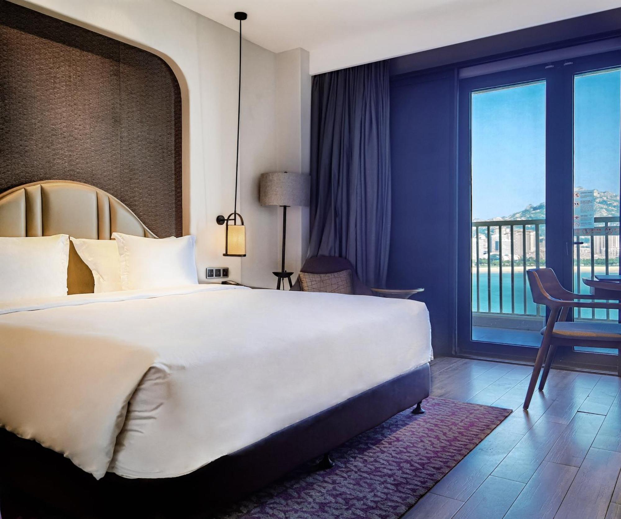 Hotel Crowne Plaza Qingdaoorientalmoviemetropolis By Ihg Exterior foto